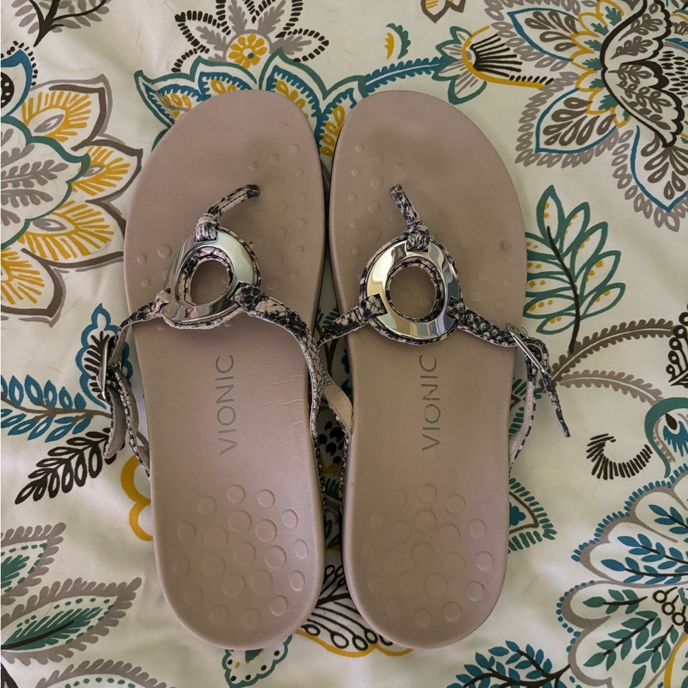 Vionic snakeskin print thong sandal, women’s size 8